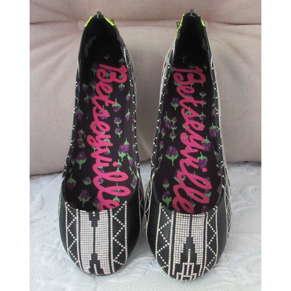 Betseyville Womens Slip On Round Toe Ballet Flats B&W PRINT STUDS ON BACK W/8